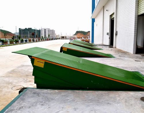 北京移動(dòng)式登車橋密云固定式登車橋