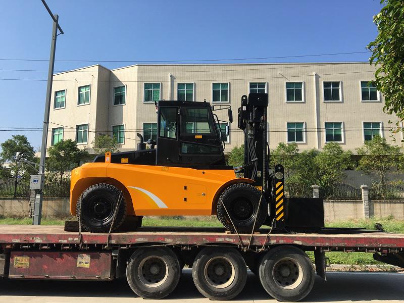 設(shè)備搬運(yùn)13.5噸叉車|采購出租重型13.5噸叉車價(jià)格
