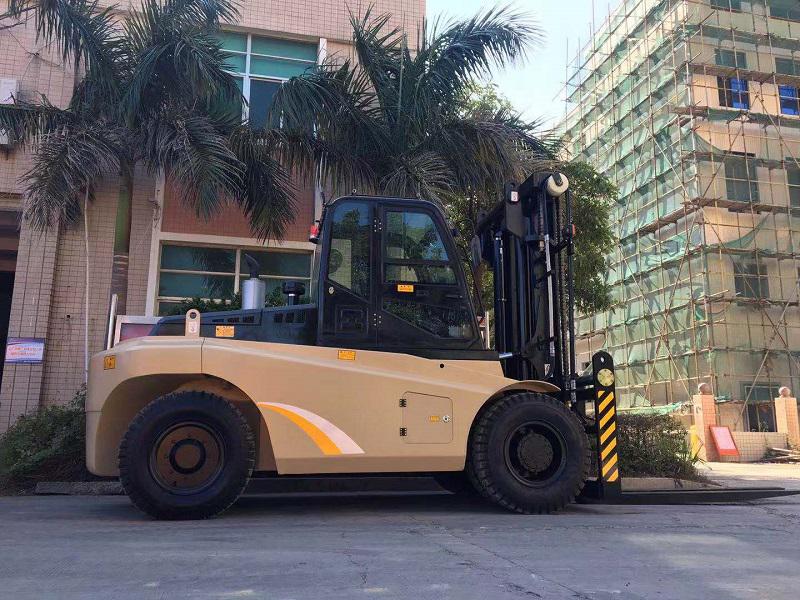設(shè)備搬運(yùn)13.5噸叉車|采購出租重型13.5噸叉車價(jià)格