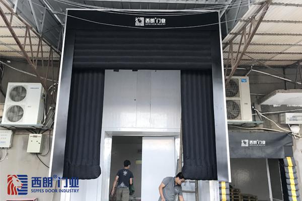 上海冷庫(kù)快速充氣保溫門封門罩搭配滑升門卸貨平臺(tái)
