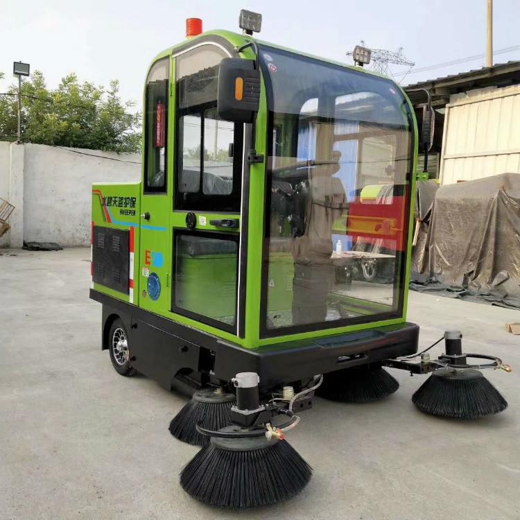   供應景區道路電動掃地車 電動清洗掃地車 干濕吸塵掃路車